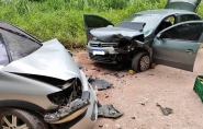Colis�o frontal deixa quatro pessoas feridas no Gaspar Grande