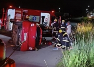 Gr�vida de g�meos � hospitalizada ap�s capotar carro em Ilhota