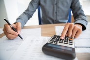 Cai a taxa anual de endividamento no Brasil