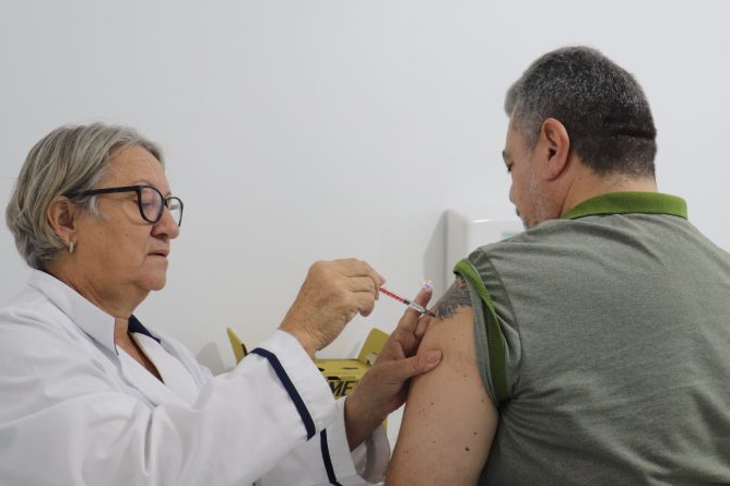 Salas de vacinas nas Unidades de Sade de Gaspar reabrem na tera