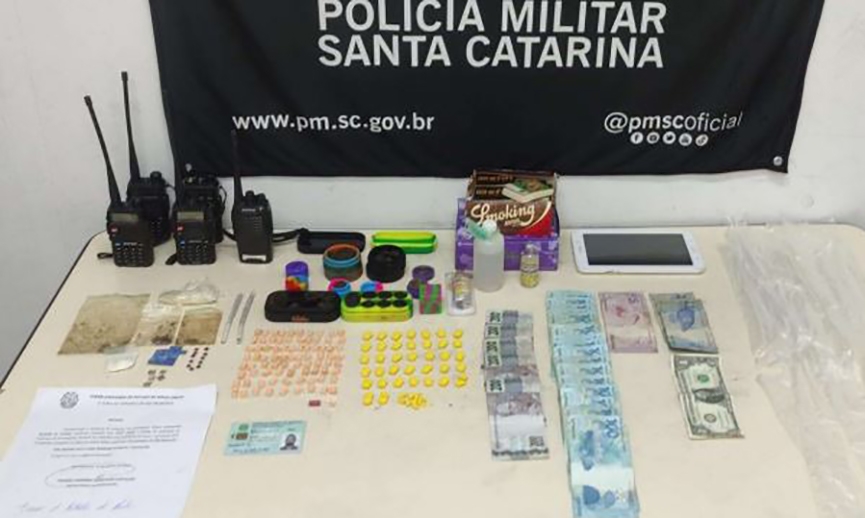 Médico que trabalha em Ilhota é preso com ecstasy, maconha, haxixe e LSD em casa