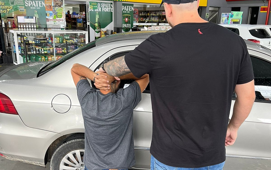Preso homem que matou cliente e atropelou seguran�as de casa noturna em Blumenau