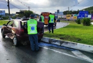 Colisão entre carros no trevo da Parolli resulta em danos materiais