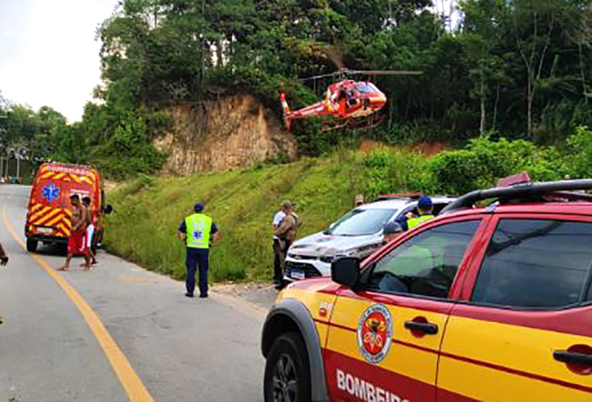 Crian�a fica gravemente ferida ao colidir bicicleta contra carro no Bateias, em Gaspar