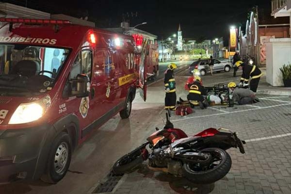  Motociclista fica inconsciente ap�s se acidentar na Jorge Lacerda, em Ilhota