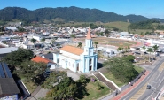 Prefeitura de Ilhota assina contrato de 30 anos para abastecimento de gua; empresa prev tarifa 41% mais barata