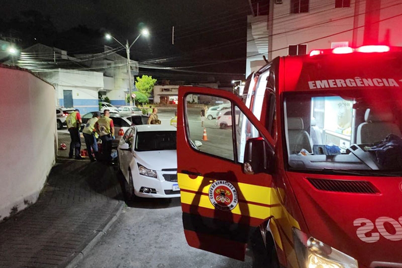 Motociclista sofre les�o na coluna ap�s acidente no Centro de Gaspar