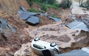 Enorme cratera se abre e BR-470 � totalmente interditada em Rio do Sul