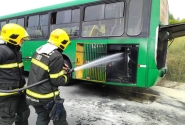 �nibus pega fogo no bairro Santa Terezinha, em Gaspar