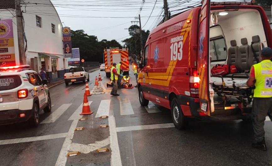 Mulher � atropelada na entrada da rua Sete de Setembro, em Gaspar