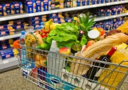 Homem tenta fugir de mercado com carrinho cheio de compras e acaba preso em Gaspar