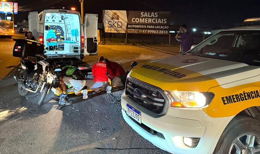 Bombeiros de Ilhota atendem acidente entre motos na Jorge Lacerda, em Itaja�