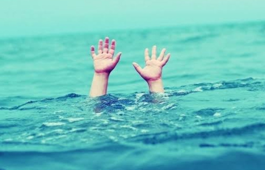 Menina de oito anos morre ap�s cair em piscina em Blumenau; irm� de quatro anos ficou ferida