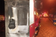 Rel�gio medidor de energia pega fogo em frente a dep�sito de loja em Ilhota