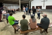 Reunio debate abastecimento de gua em rua na divisa entre Gaspar e Ilhota