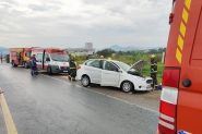 Colis�o entre carro e caminh�o deixa idosa gravemente ferida no Sete de Setembro, em Gaspar
