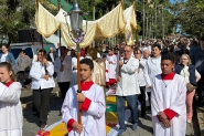Emoo na procisso de Corpus Christi no Centro de Gaspar