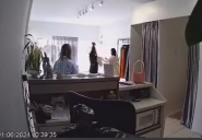 Lojista de Gaspar flagra mulher saindo de loja com pe�as dentro da bolsa: 