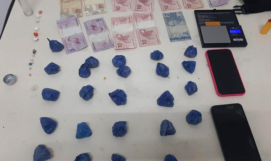 Motociclista tenta fugir da PM e acaba preso por tráfico de drogas em Gaspar