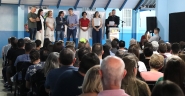 Quase 200 famlias de Gaspar recebem ttulo de propriedade dos seus imveis