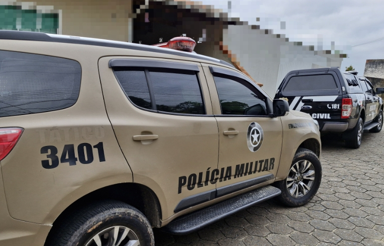 Pol�cias Civil e Militar prendem tr�s homens por tr�fico de drogas no Gaspar Mirim, Centro e Coloninha