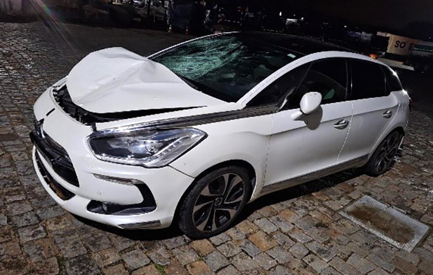 Motorista foge ap�s atropelar dois jovens e matar um deles em Itaja�; placa do carro caiu e ele foi encontrado e preso