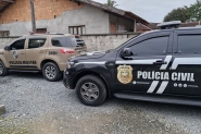 Duas pessoas so presas em operao contra o trfico de drogas em Gaspar