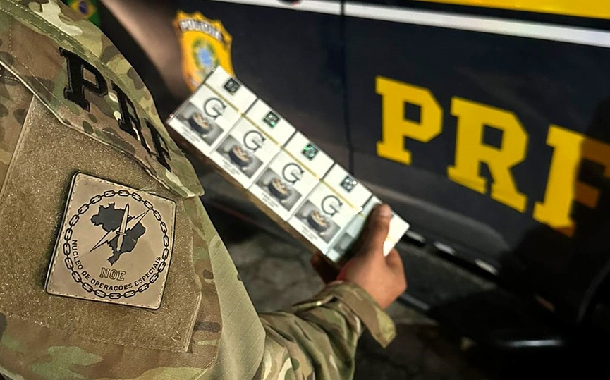 250 mil ma�os de cigarros vindos do Paraguai s�o encontrados escondidos em carreta na BR-101