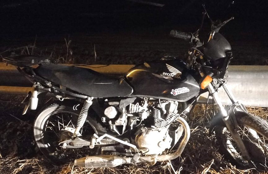 Motorista foge sem prestar socorro ap�s colidir contra moto e deixar homem gravemente ferido na Jorge Lacerda