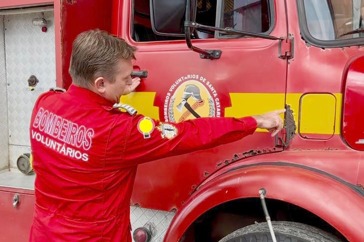 Bombeiros de Ilhota arrecadam R$381 mil e precisam de mais R$19 mil para comprar caminh�o novo