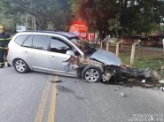 Carro colide contra muro no Gaspar Alto; motorista no foi localizado