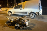 Motociclista colide contra carro estacionado e fica ferido no Centro de Ilhota