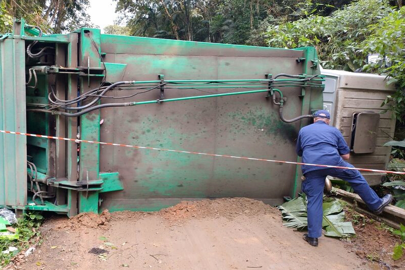 Trabalhador de 27 anos morre esmagado por caminho de lixo em Blumenau