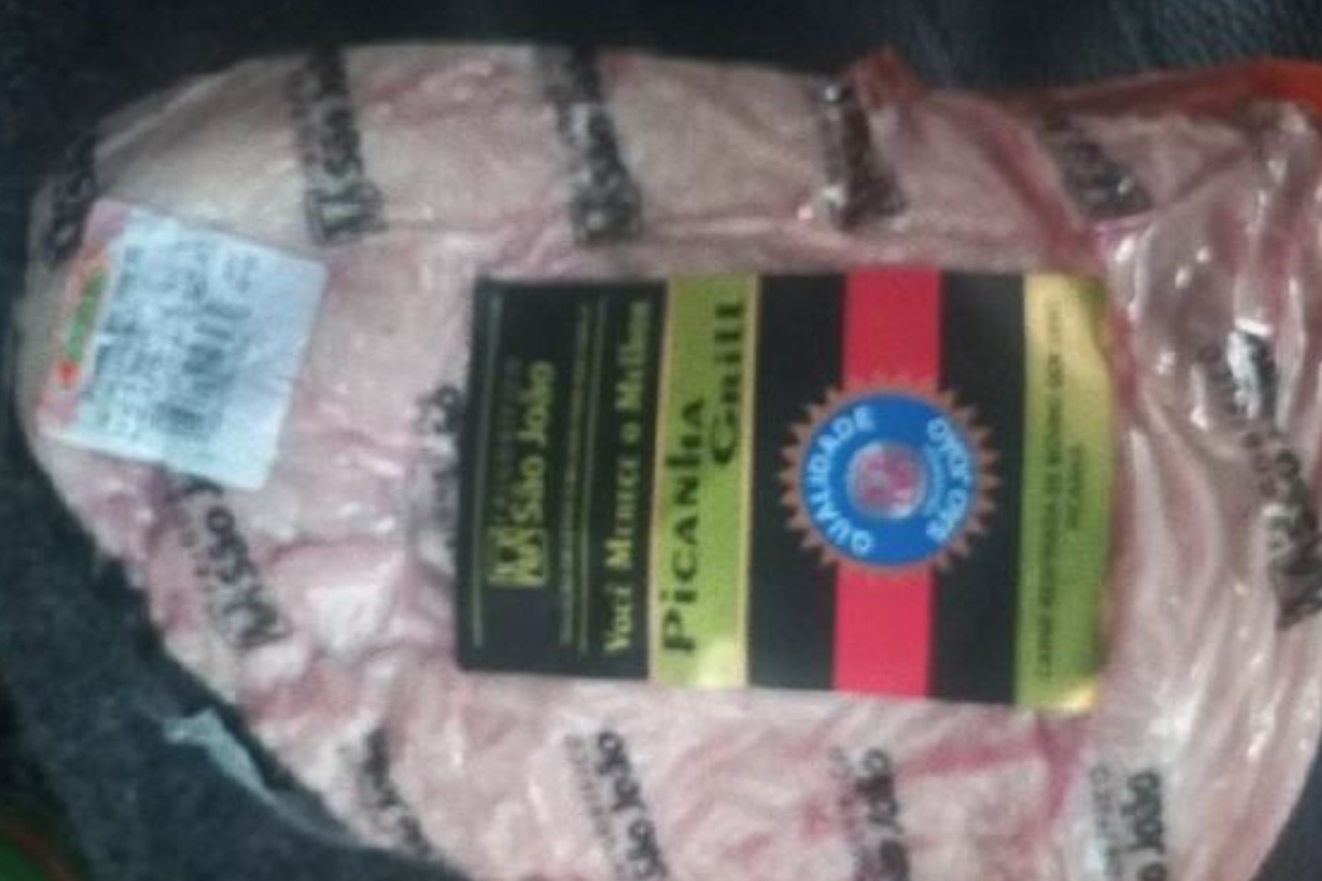 Jovem tenta furtar picanha em mercado no Centro de Ilhota e acaba preso