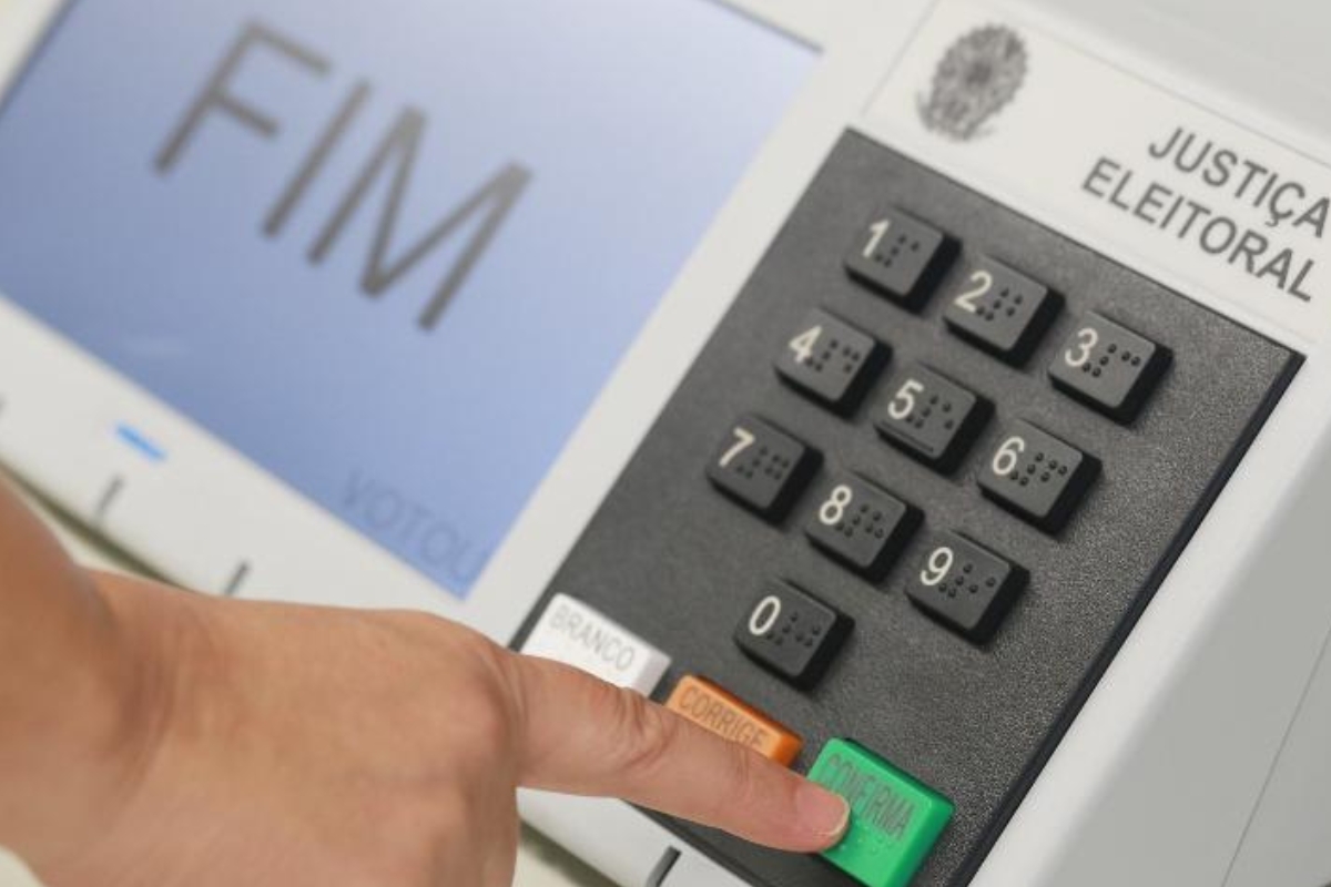 Trs urnas precisaram ser trocadas durante o dia de votao em Gaspar