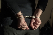 Mulher  presa em Gaspar pelo crime de induo  prostituio