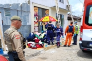 Pintor encosta em rede eltrica de alta tenso, cai de seis metros e morre no Figueira, em Gaspar
