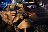 Carro fica destrudo aps capotamento na Jorge Lacerda, em Ilhota