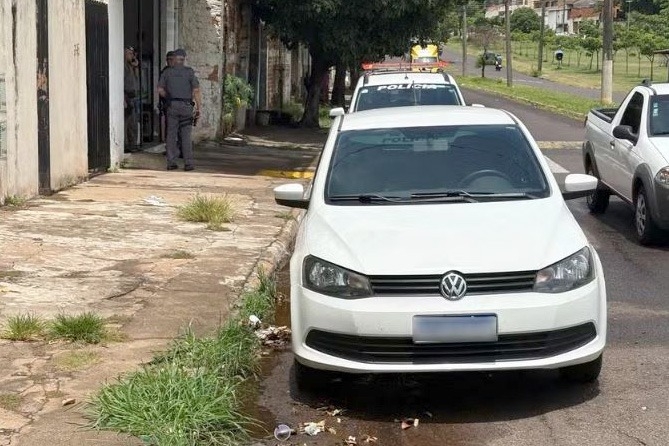Cadver em estado avanado de decomposio  encontrado em SP dentro de carro de SC