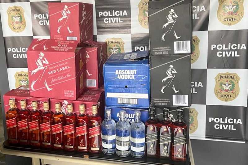Polcia prende dono de casa noturna de Blumenau por venda de bebida alcolica adulterada