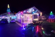 Casa no Belchior Alto chama ateno com decorao natalina encantadora