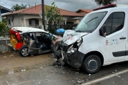 Carro roda na pista e atinge ambulncia na Rodovia Jorge Lacerda, em Ilhota
