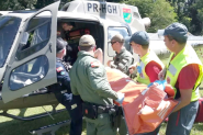 Helicptero da PM resgata motociclista vtima de acidente em Cambori