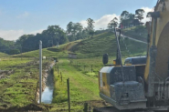 Secretaria de Obras faz limpeza de vala nos bairros de Gaspar; saiba como solicitar	