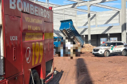 Homem morre atropelado por caminho em ptio de galpo em construo em Ilhota