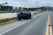 Coliso com capotamento  registrada no acesso  Ponte de Ilhota