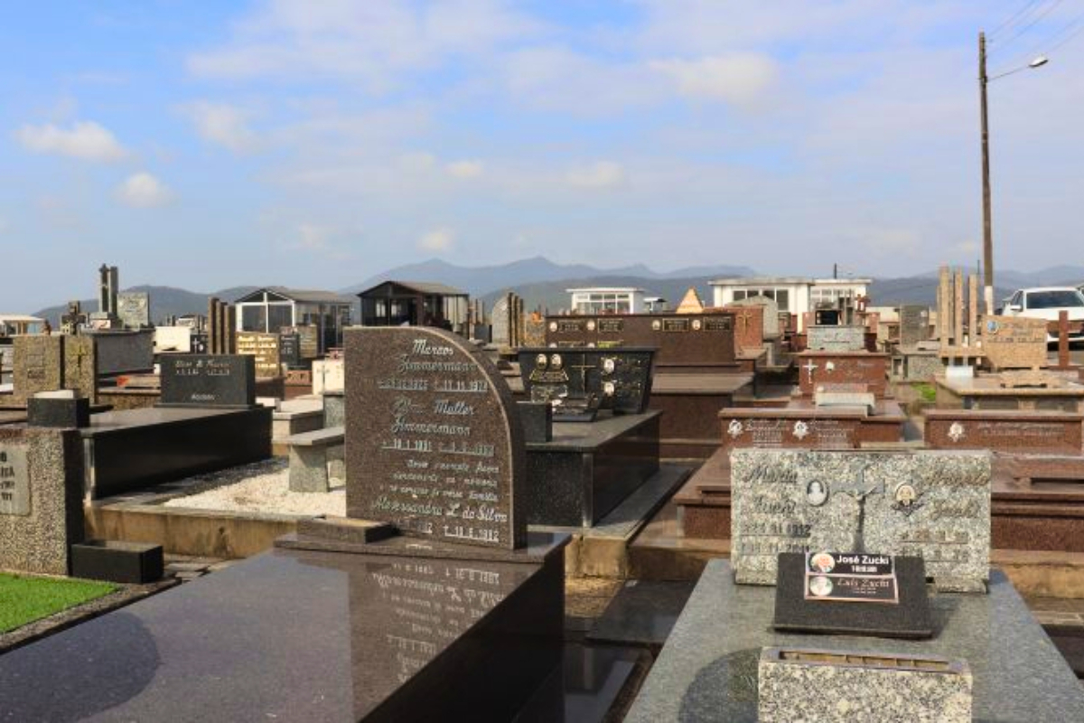 Famílias têm até o dia 30 para limpar túmulos nos cemitérios de Gaspar