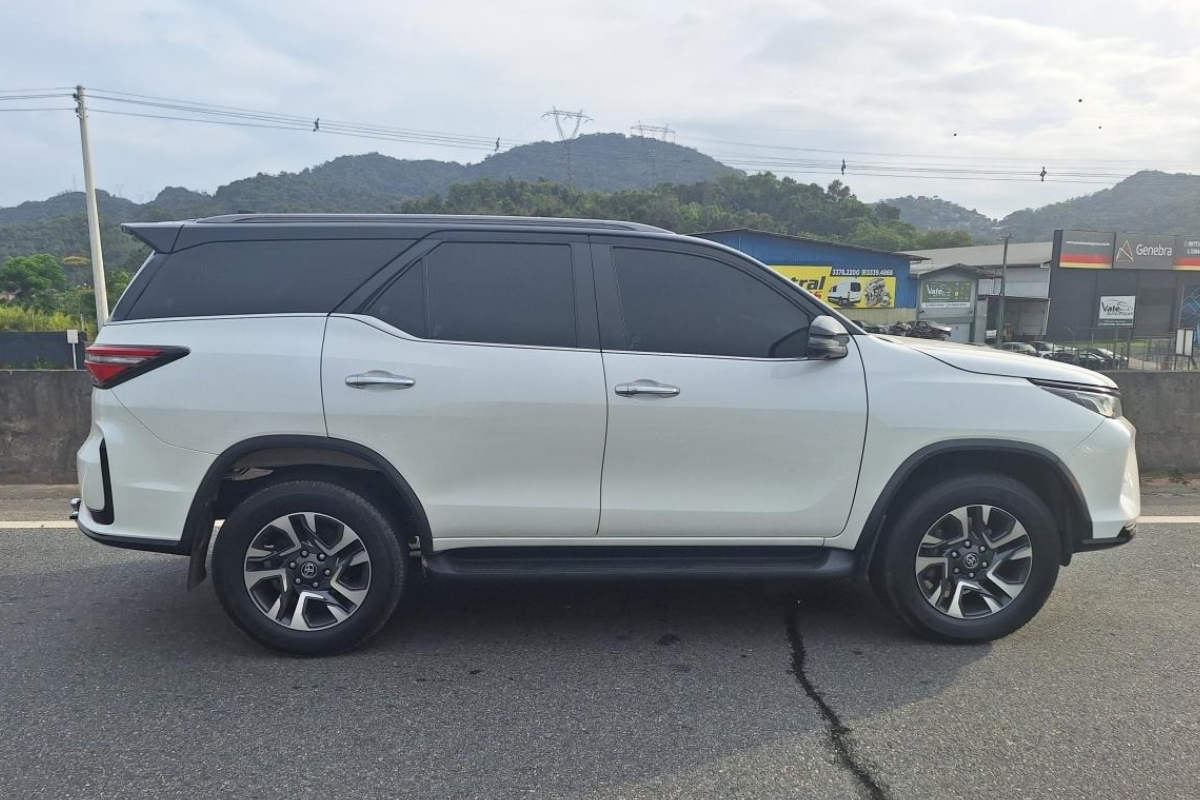 PM apreende adolescentes em caminhonete com placas adulteradas na BR-470