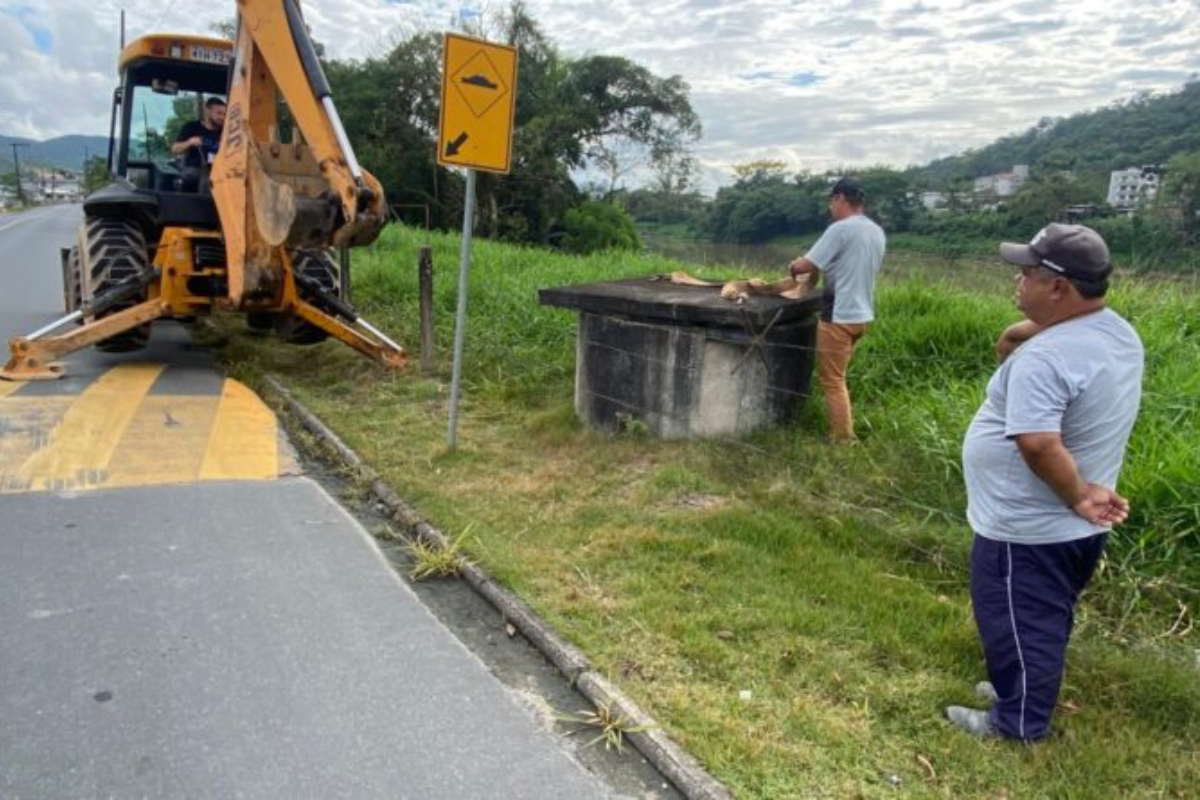 Defesa Civil realiza manutenção preventiva nas comportas de Gaspar