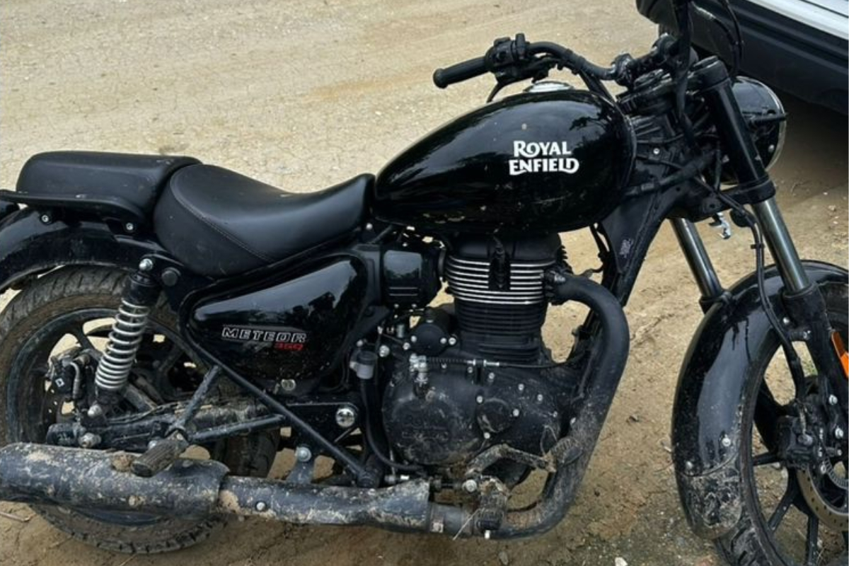 Adolescentes perdem controle de moto furtada, caem durante fuga e são detidos em Camboriú